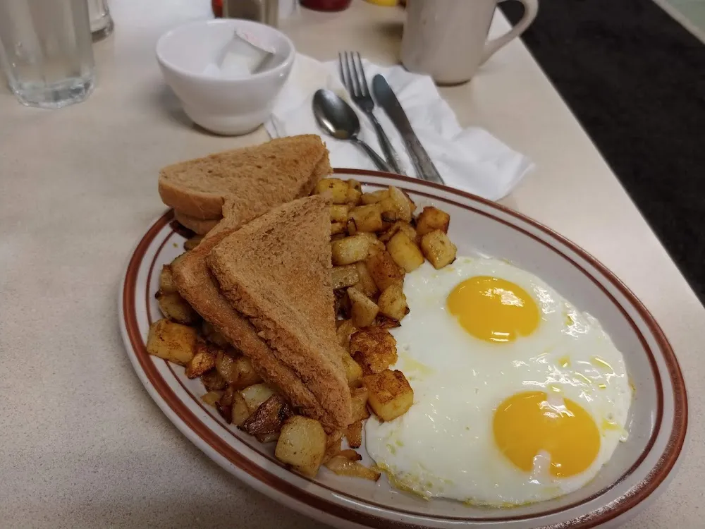 Eggs Toast Homefriesm